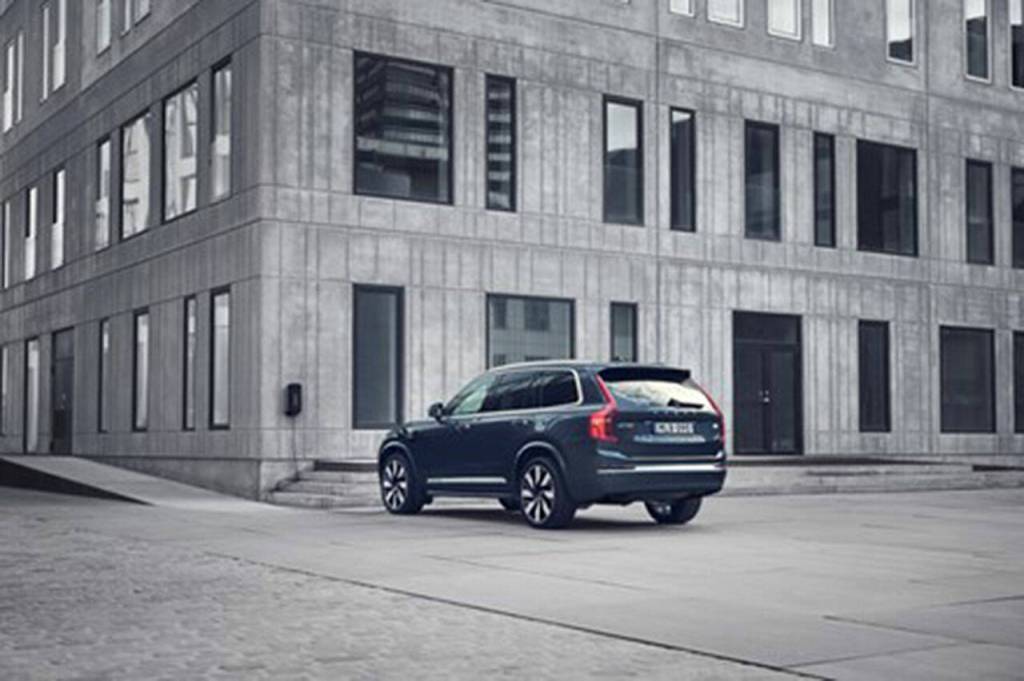 The 2023 Volvo XC90 Recharge plug-in hybrid SUV can travel up to 32 miles on electric-only power. (Volvo)