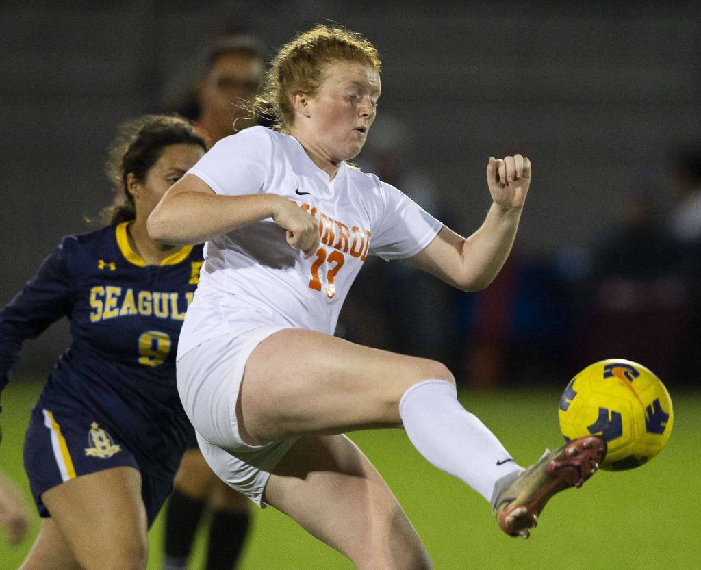 Monroes Sofia Douglas traps a loose ball during the game against Everett on Thursday, Sept. 7, 2023 in Everett, Washington. (Olivia Vanni / The Herald)