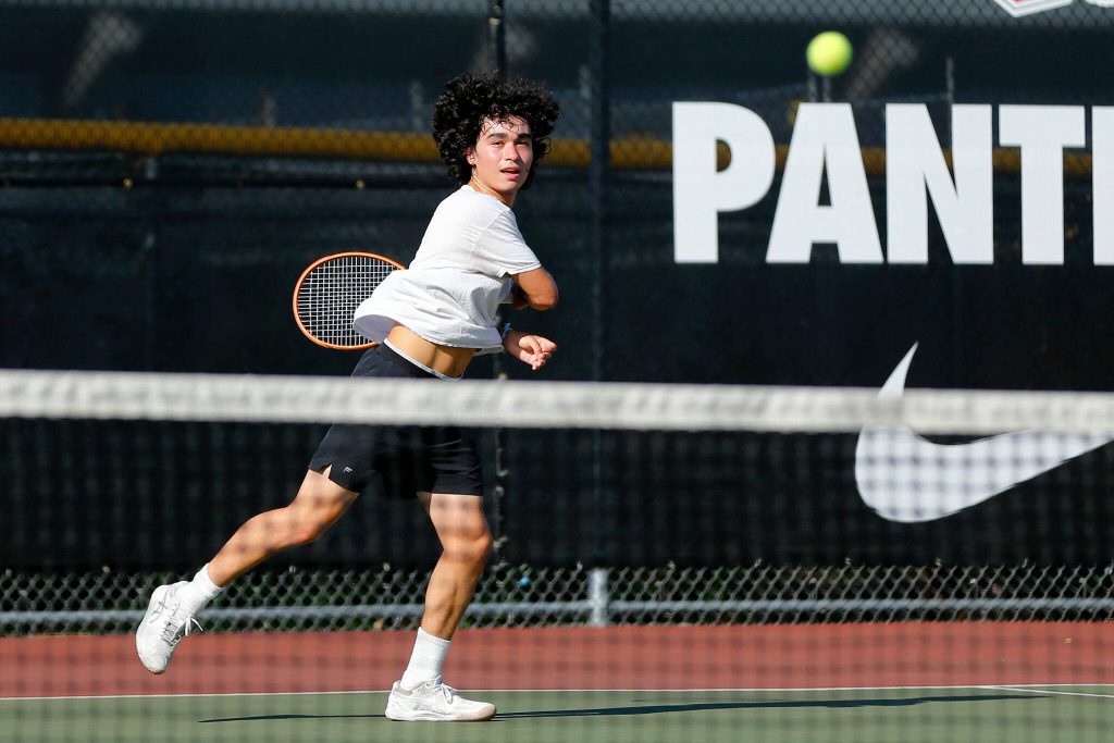 Edmonds-Woodways Nalu Akiona returns the ball against Snohomish on Wednesday, Sept. 13, 2023, at Snohomish High School in Snohomish, Washington. (Ryan Berry / The Herald)