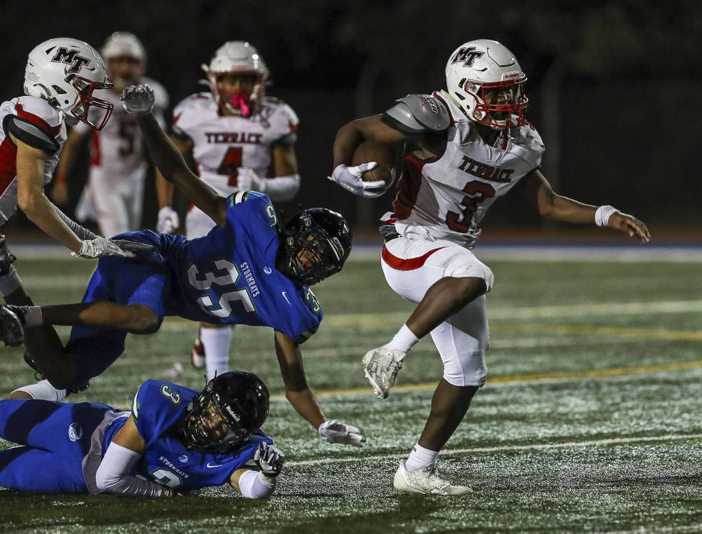 Mountlake Terraces Rayshaun Connor (3) runs with the ball during a football game between Mountlake Terrace and Shorewood at Shoreline Stadium in Shoreline on Friday. (Annie Barker / The Herald)