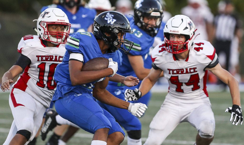 Shorewoods Francois Burn (27) moves with the ball during a football game between Mountlake Terrace and Shorewood at Shoreline Stadium in Shoreline, Washington on Friday, Sept. 15, 2023. Mountlake Terrace won, 35-0. (Annie Barker / The Herald)