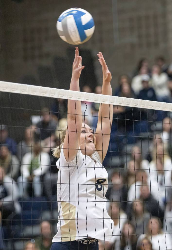 Arlingtons Avery Elliott jumps to block the ball during the game against Stanwood on Tuesday, Sept. 19, 2023 in Arlington, Washington. (Olivia Vanni / The Herald)