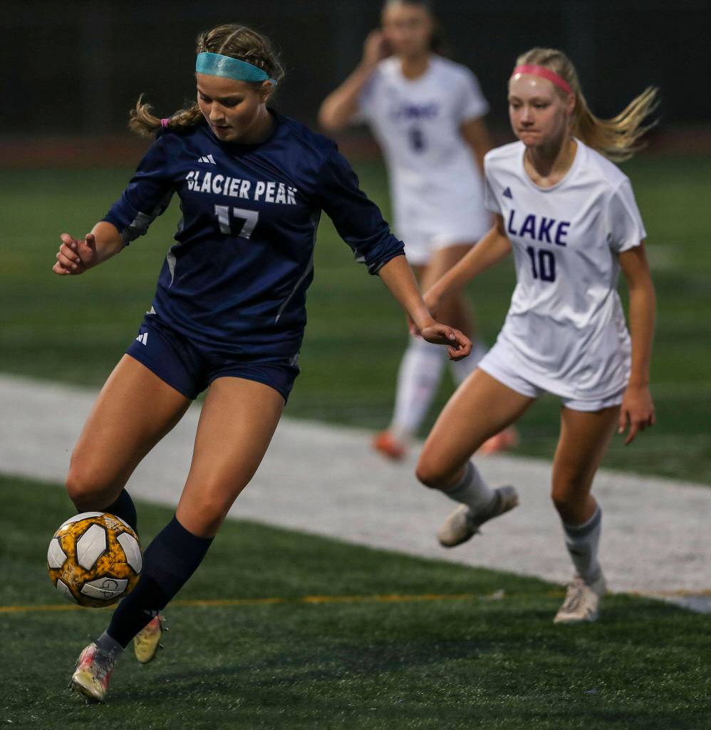 Glacier Peaks Katherine Burkholder (17) moves with the ball during a girls soccer game between Glacier Peak and Lake Stevens at Glacier Peak High School in Snohomish, Washington on Thursday, Sept. 21, 2023. Lake Stevens won, 2-1. (Annie Barker / The Herald)