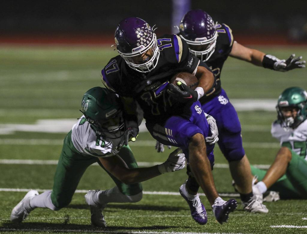 Lake Stevens Jayshon Limar (17) moves with the ball during a football game between Lake Stevens and West Linn at Lake Stevens High School in Lake Stevens, Washington on Friday, Sept. 22, 2023. West Linn won, 49-30. (Annie Barker / The Herald)