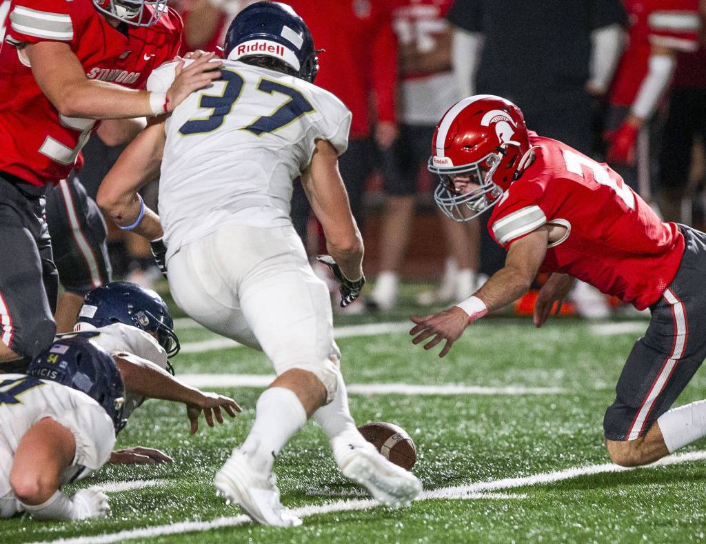 Stanwoods Luke Brennan reaches out to try and recover a fumbled ball during the game against Arlington on Friday, Sept. 29, 2023 in Stanwood, Washington. (Olivia Vanni / The Herald)