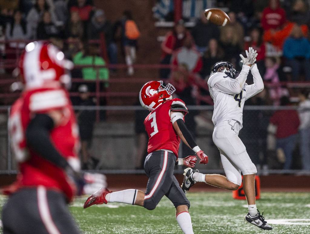 Arlingtons Jake Willis reaches up to try and intercept a pass to Stanwoods Noah Custer during the game on Friday, Sept. 29, 2023 in Stanwood, Washington. (Olivia Vanni / The Herald)