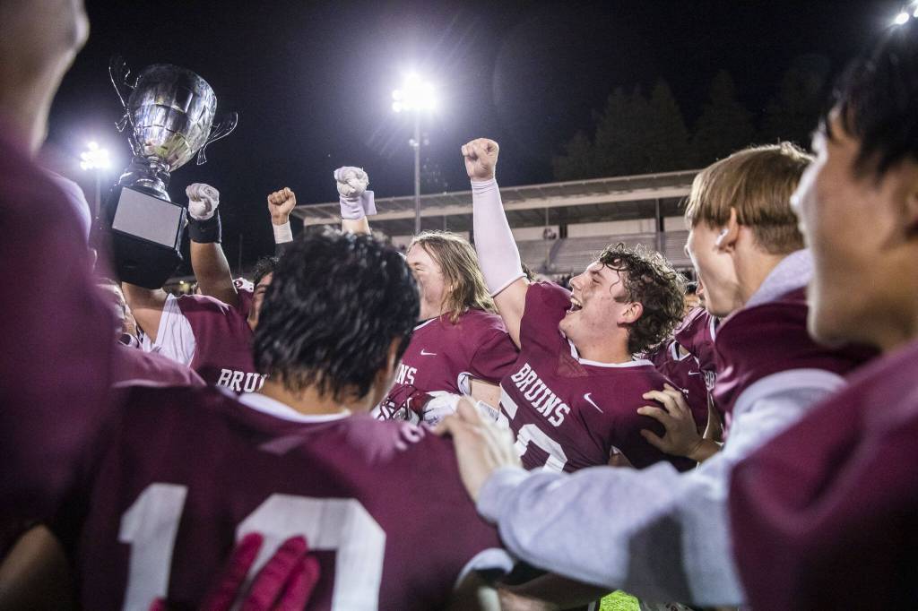 Cascade celebrates beating Everett on Friday, Oct. 6, 2023 in Everett, Washington. (Olivia Vanni / The Herald)