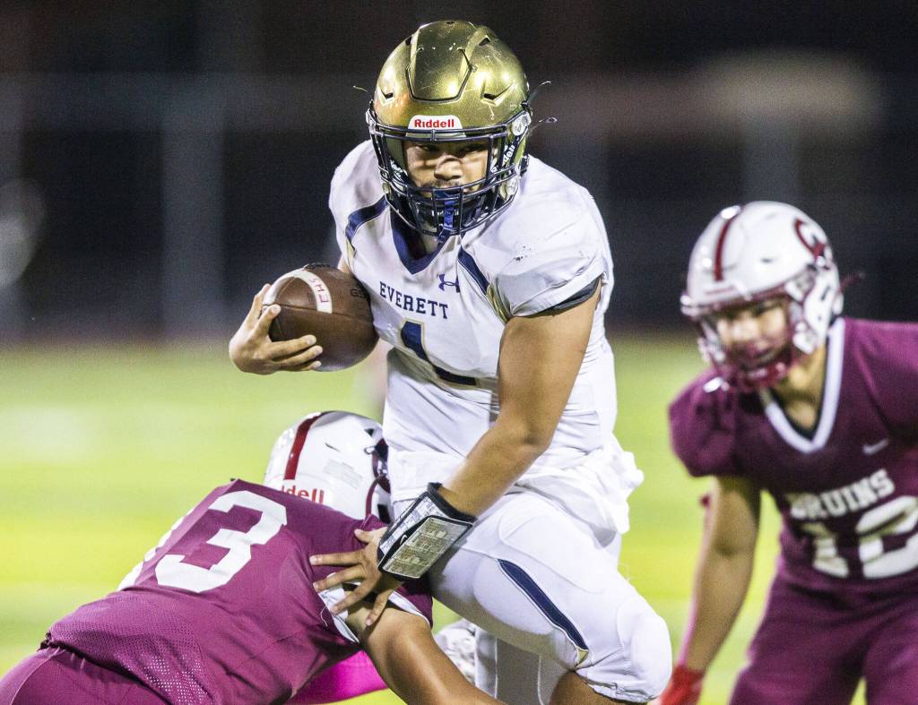 Everetts Michael Noland breaks a tackle by Cascades Zachary Surowiec during the game on Friday, Oct. 6, 2023 in Everett, Washington. (Olivia Vanni / The Herald)