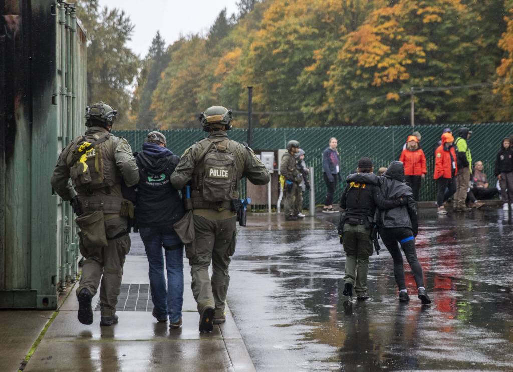 Police and SWAT team help victims out of a building during a mass casualty training on Wednesday, Oct. 11, 2023 in Snohomish, Washington. (Olivia Vanni / The Herald)