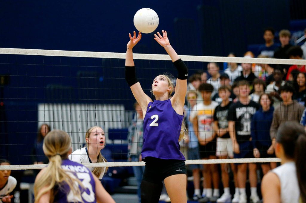 Lake Stevens Katelyn Eichert sets the ball against Glacier Peak on Tuesday, Oct. 10, 2023, at Glacier Peak High School in Snohomish, Washington. (Ryan Berry / The Herald)