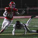 Stanwoods Max Mayo (18) runs with the ball during a game between Marysville-Getchell and Stanwood at Stanwood High School in Stanwood, Washington on Friday, Oct. 13, 2023. Marysville-Getchell won, 21-20. (Annie Barker / The Herald)