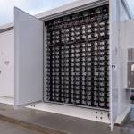 The 1-megawatt/1.4 megawatt-hour lithium-ion battery energy storage system at the PUDs Arlington Microgrid and Clean Energy Center can store enough energy to power 650 homes for an hour. These lithium-ion batteries are similar to the technology used to power cell phones and electric vehicles. (Photo courtesy Snohomish County PUD)