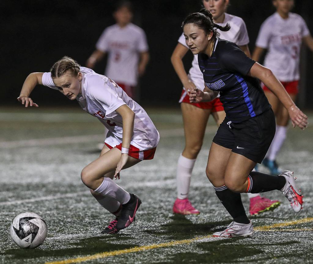 Shorewoods Liah Nottingham (9) and Mountlake Terraces Chloe Parker (22) fight for the ball during a soccer game between Shorewood and Mountlake Terrace at Shorewood Stadium in Shoreline, Washington on Thursday, Oct. 19, 2023. Shorewood won, 4-0. (Annie Barker / The Herald)