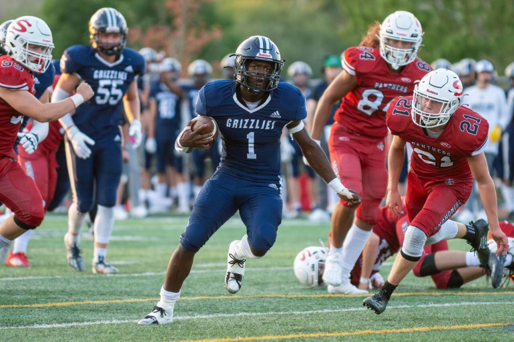 Glacier Peaks Çhrisvin Bonshe (1) finds space while running with the ball against Snohomish on Sept. 1 in Snohomish. (John Gardner / Pro Action Image)
