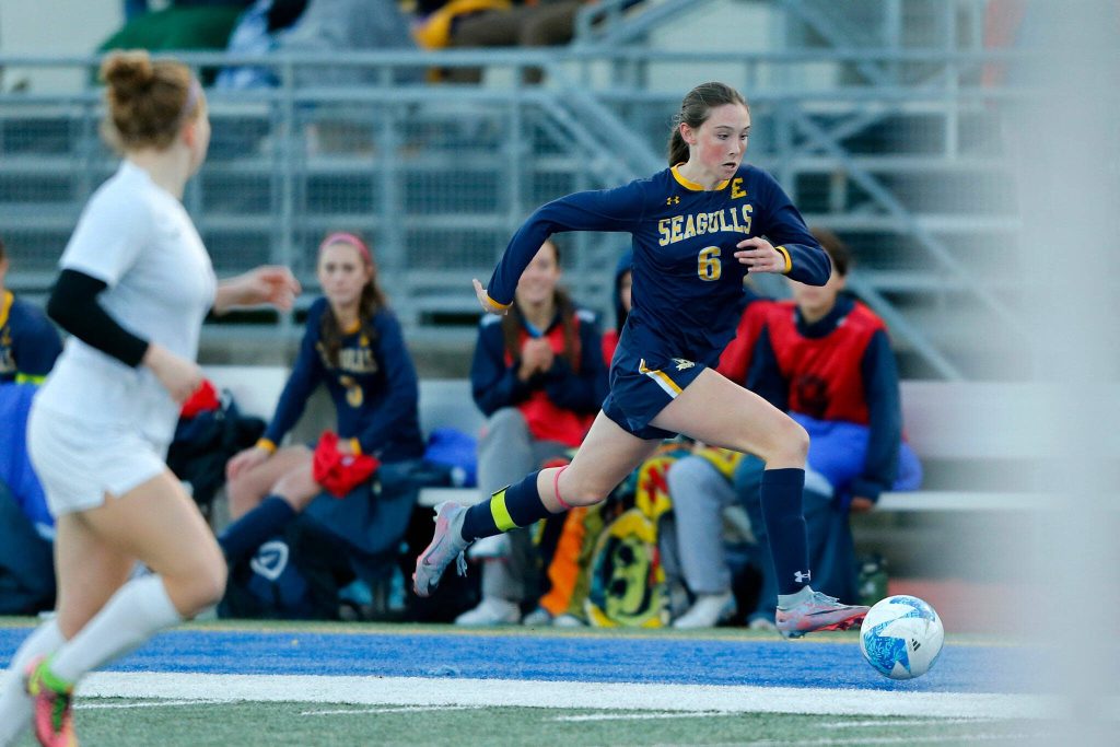 Everett senior Avery Marsall runs down the sideline during a district playoff matchup against Oak Harbor on Thursday, Nov. 2, 2023, at Shoreline Stadium in Shoreline, Washington. (Ryan Berry / The Herald)