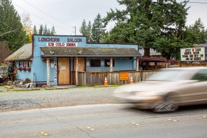 Traffic moves past the Longhorn Saloon on Wednesday, Nov. 15, 2023 in Arlington, Washington. (Olivia Vanni / The Herald)