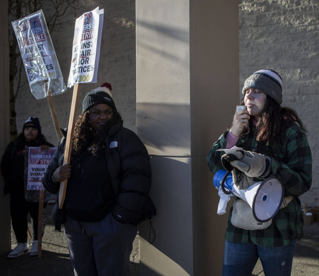 Macys workers strike on Black Friday at the Alderwood Mall in Lynnwood, Washington, on Friday, Nov. 24, 2023. (Annie Barker / The Herald)
