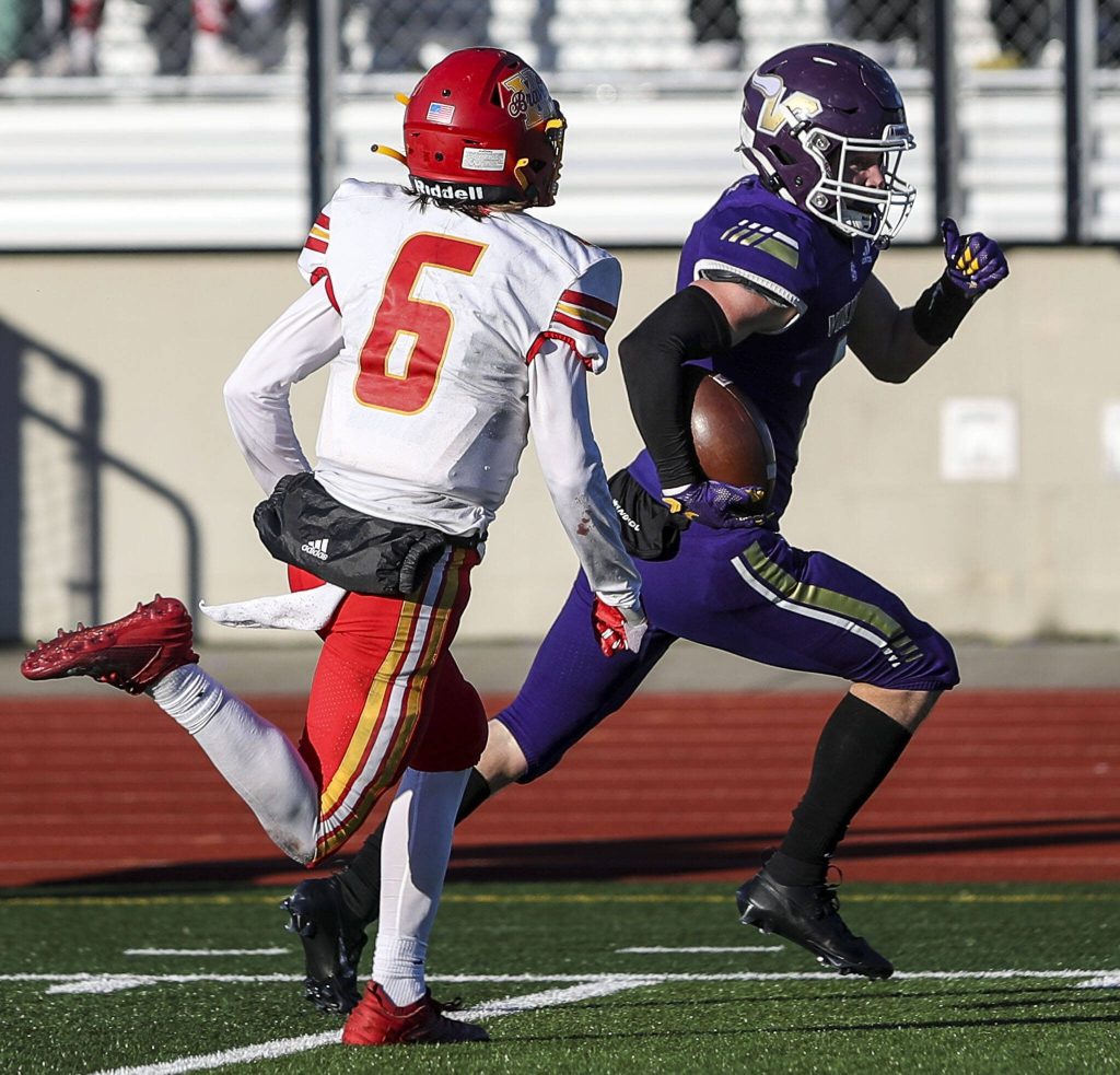 Lake Stevens Jaxson Lewis (8) runs with the ball during a Class 4A state semifinal game between Lake Stevens and Kamiakin at Lake Stevens High School in Lake Stevens, Washington on Saturday, Nov. 25, 2023. Lake Stevens won, 48-7. (Annie Barker / The Herald)