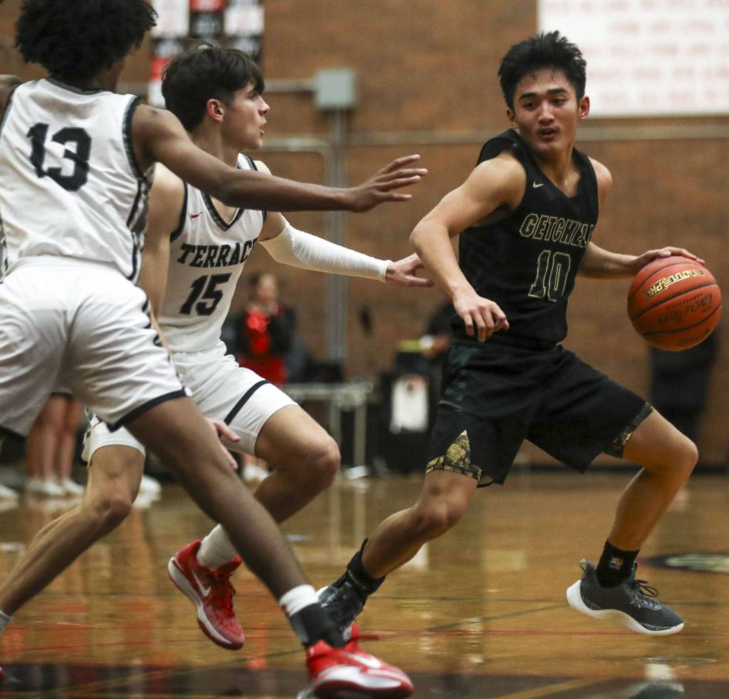 Marysville Getchells Bubba Palacol (10) moves with the ball during a game between Mountlake Terrace and Marysville Getchell on Friday at Mountlake Terrace High School in Mountlake Terrace. (Annie Barker / The Herald)