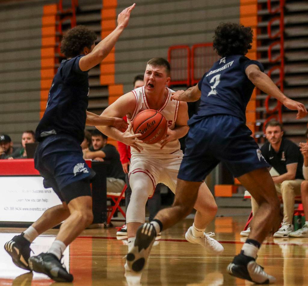 Everett Community Colleges Ethan Martin (1) moves with the ball during a game against Tacoma on Dec. 9 at Everett Community College in Everett. (Annie Barker / The Herald)