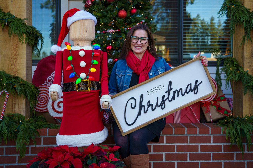 Katie Grindon of KG Realty dressed up her peg person as Santa Claus. (Photo by David Welton)