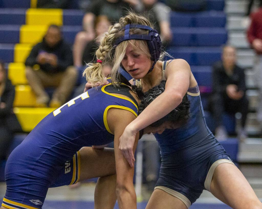 Arlingtons Araxi Crew wrestles during a wrestling scramble at Everett High School on Dec. 13, 2023 in Everett. (Olivia Vanni / The Herald)