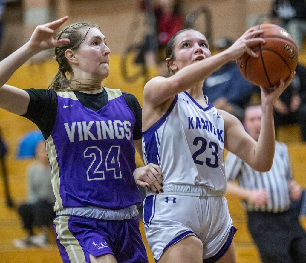 Lake Stevens Kamryn Wenz guards Kamiaks Finley Gonzales during the game on Wednesday, Jan. 3, 2024 in Mukilteo, Washington. (Olivia Vanni / The Herald)