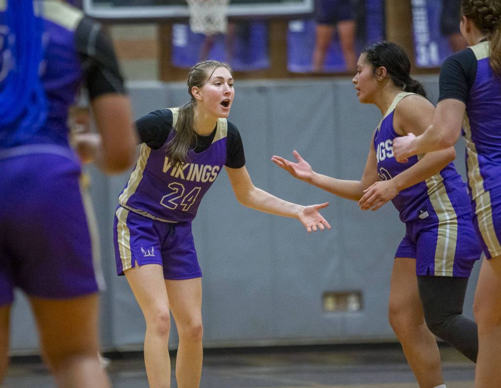 Lake Stevens Kamryn Wenz high fives her teammates during the game against Kamiak on Wednesday, Jan. 3, 2024 in Mukilteo, Washington. (Olivia Vanni / The Herald)