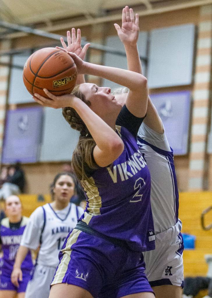 Lake Stevens Griffyn Eyman attempts a layup during the game against Kamiak on Wednesday, Jan. 3, 2024 in Mukilteo, Washington. (Olivia Vanni / The Herald)