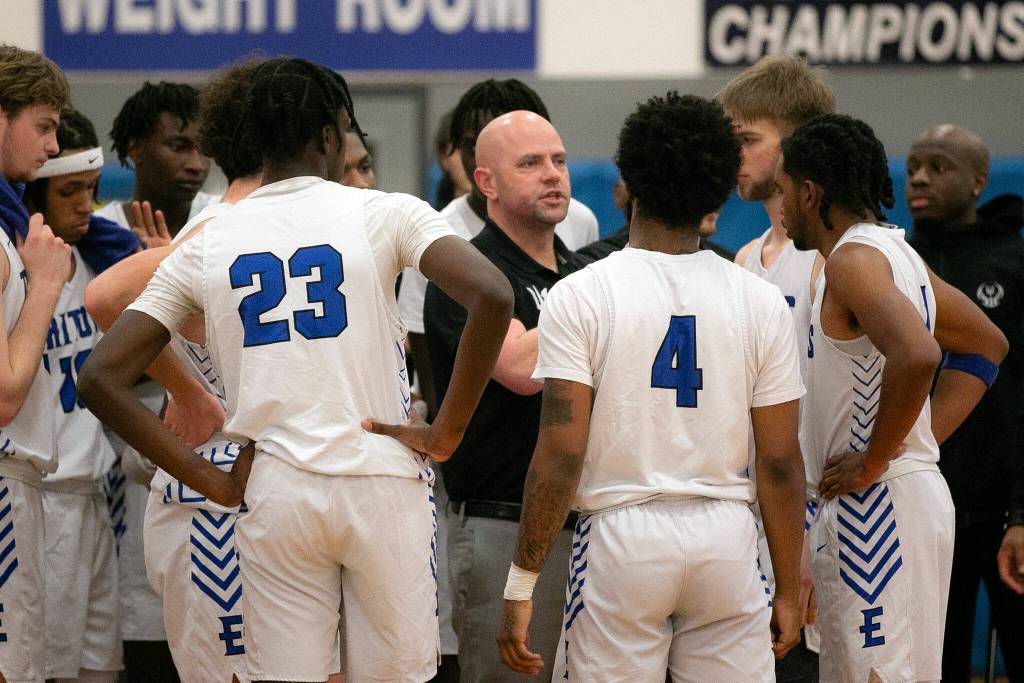 Edmonds Colleges Josiah Pierre (23) and Naser Motley (4) stand next to each other in the huddle during a matchup with Christian Faith on Jan. 4 at Seaview Gym in Lynnwood. (Ryan Berry / The Herald)