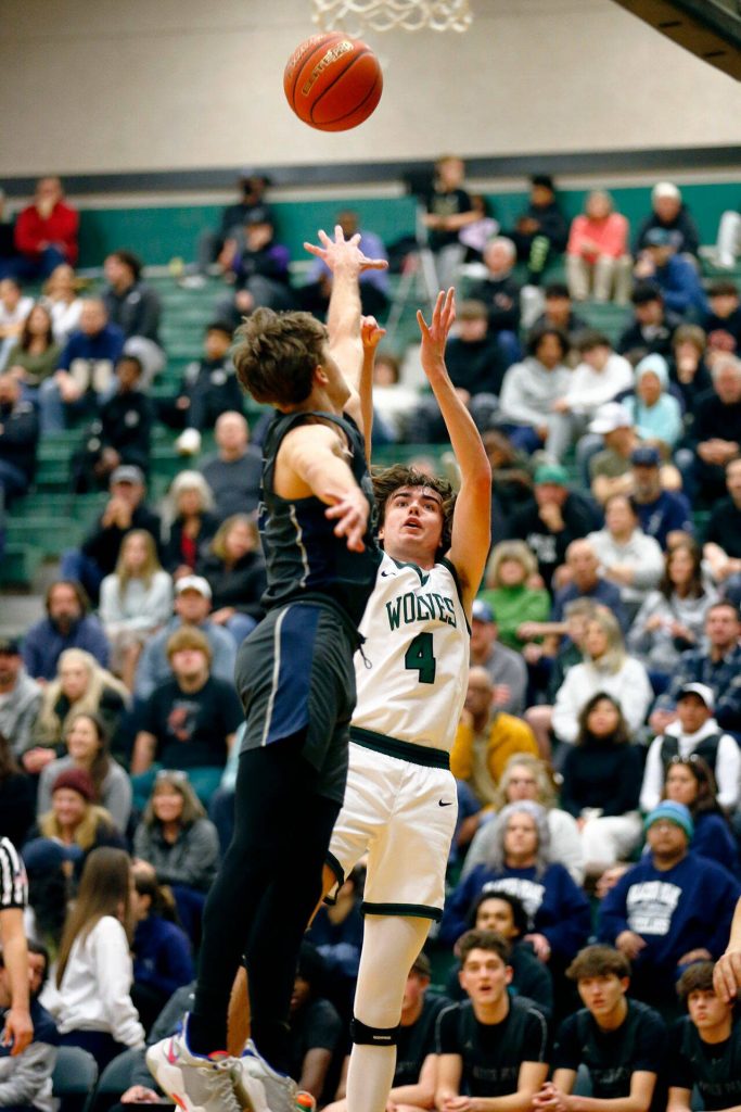Jacksons Drew Pepin tries a fadeaway shot against Glacier Peak on Wednesday, Jan. 10, 2024, at Henry M. Jackson High School in Mill Creek, Washington. (Ryan Berry / The Herald)