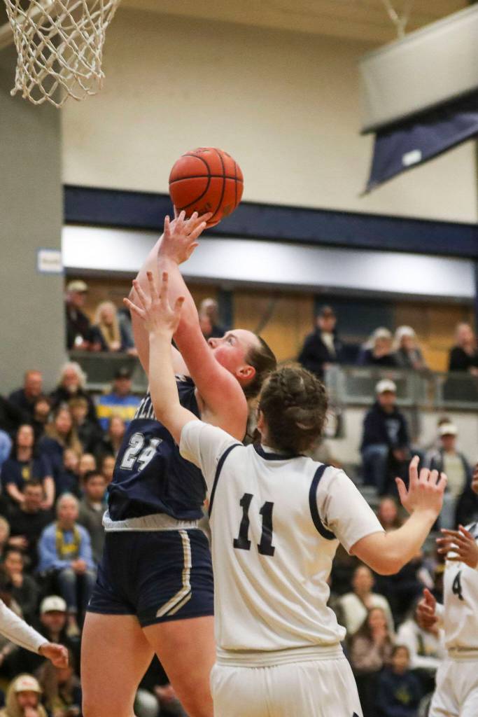 Arlingtons Katie Snow (24) shoots the ball during a girls basketball game between Arlington and Everett at Everett High School on Friday. (Annie Barker / The Herald)