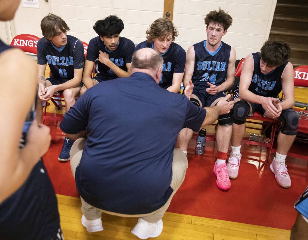 Toby Trichler high-fives his dad and coach Nate Trichler during a timeout on Jan. 23 in Shoreline. (Olivia Vanni / The Herald)