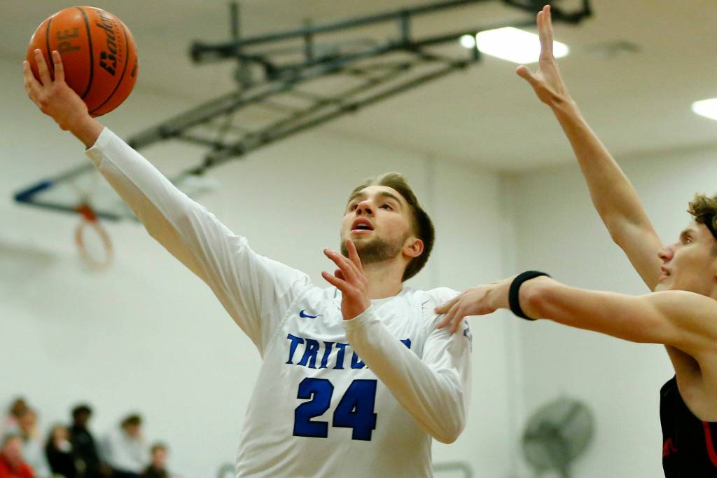 Edmonds Colleges Shiloh Zevenbergen finishes a breakaway against Everett Community College on Wednesday, Feb. 7, 2024, at Seaview Gym in Lynnwood, Washington. (Ryan Berry / The Herald)