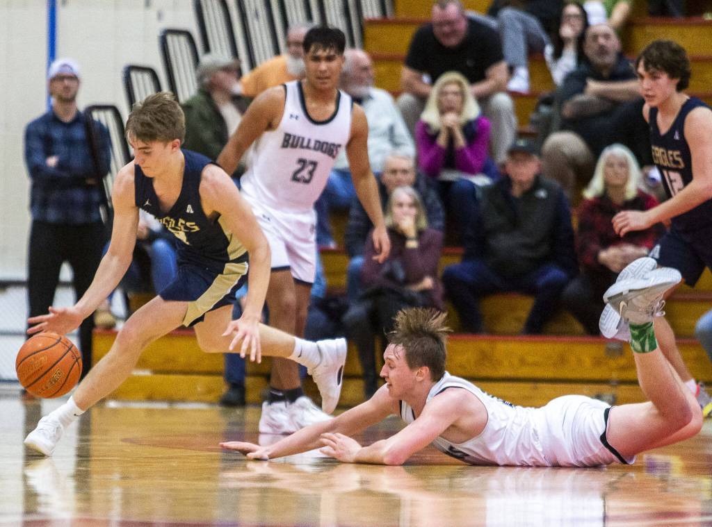 Arlingtons Leyton Martin steals the ball during the game against Mount Vernon on Tuesday, Feb. 13, 2024 in Marysville, Washington. (Olivia Vanni / The Herald)