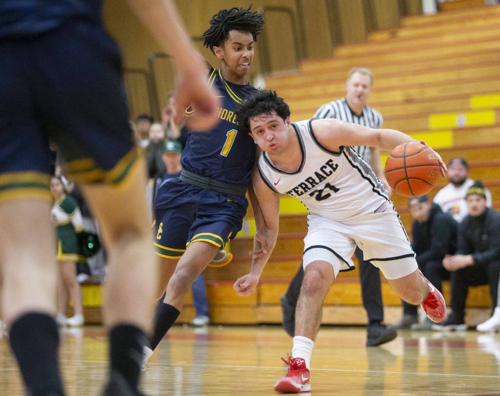 Mountlake Terraces Logan Tews takes the ball down the court during the game against Shorecrest on Tuesday, Feb. 13, 2024 in Marysville, Washington. (Olivia Vanni / The Herald)