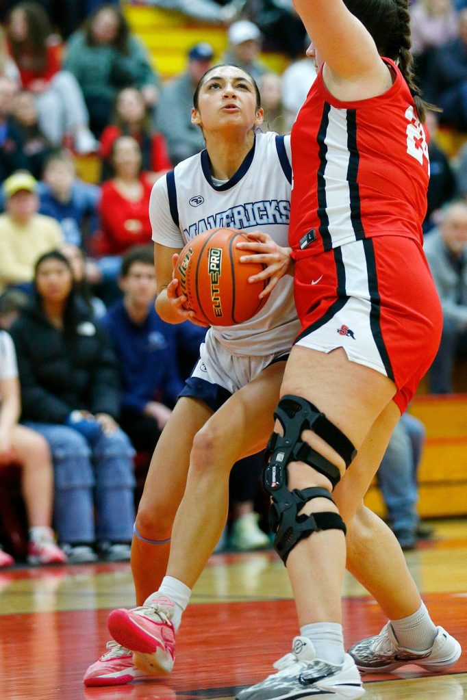 Meadowdales Kaiya Dotter tries to get to the hoop against Snohomish during the 3A District One Semifinals on Wednesday, Feb. 14, 2024, at Marysville Pilchuck High School in Marysville, Washington. (Ryan Berry / The Herald)