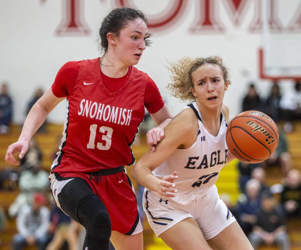 Arlingtons Samara Morrow takes the ball down the court during the 3A girls district championship game against Snohomish on Saturday, Feb. 17, 2024 in Marysville, Washington. (Olivia Vanni / The Herald)