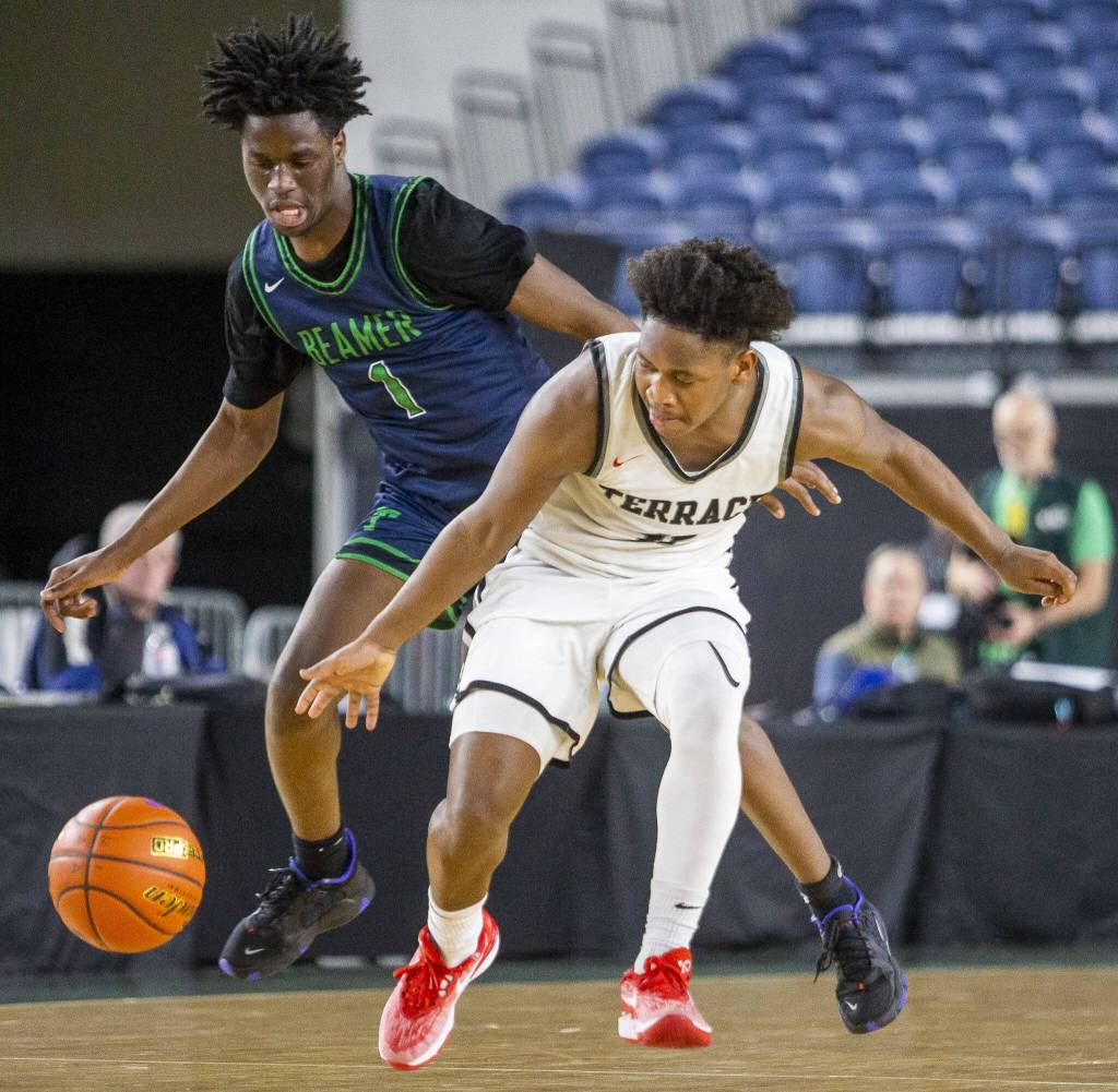 Mountlake Terraces Rayshaun Connor scrambles for the ball during the 3A boys state basketball game against Todd Beamer on Wednesday, Feb. 28, 2024 in Tacoma, Washington. (Olivia Vanni / The Herald)