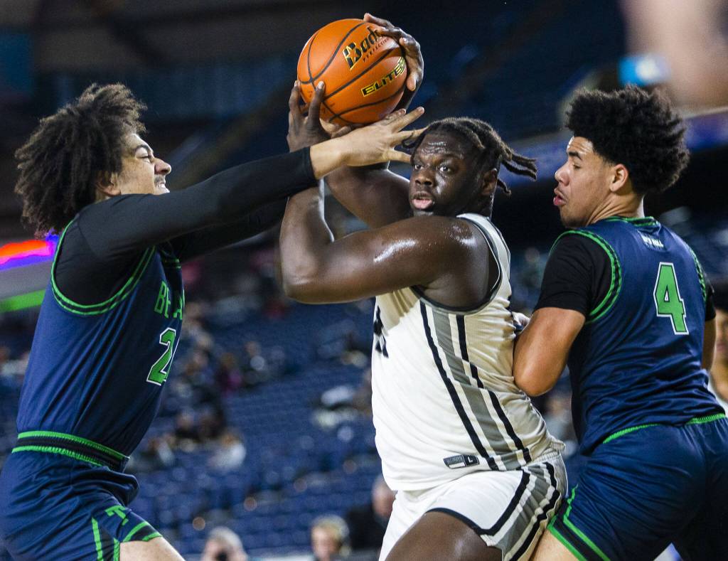 Mountlake Terraces Zaveon Jones tries to pass the ball during the 3A boys state basketball game against Todd Beamer on Wednesday, Feb. 28, 2024 in Tacoma, Washington. (Olivia Vanni / The Herald)
