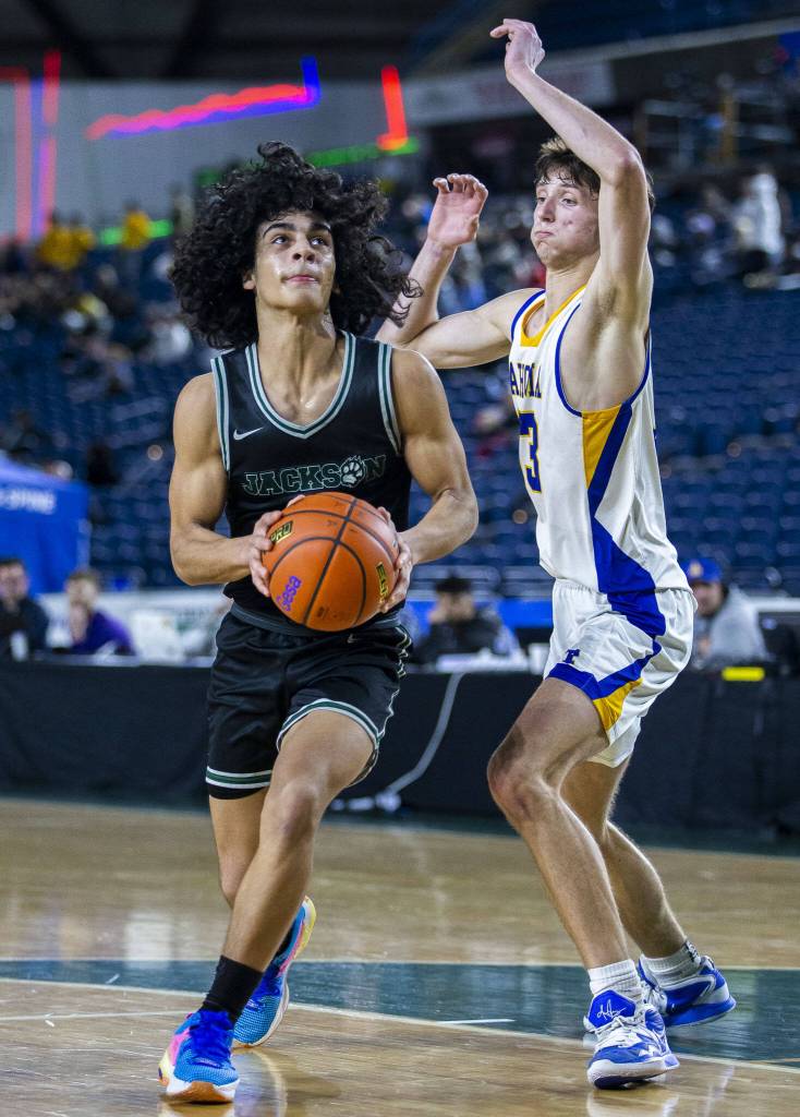 Jacksons Seamus Williams looks for an open shot during the 4A boys state basketball game against Tahoma on Wednesday, Feb. 28, 2024 in Tacoma, Washington. (Olivia Vanni / The Herald)