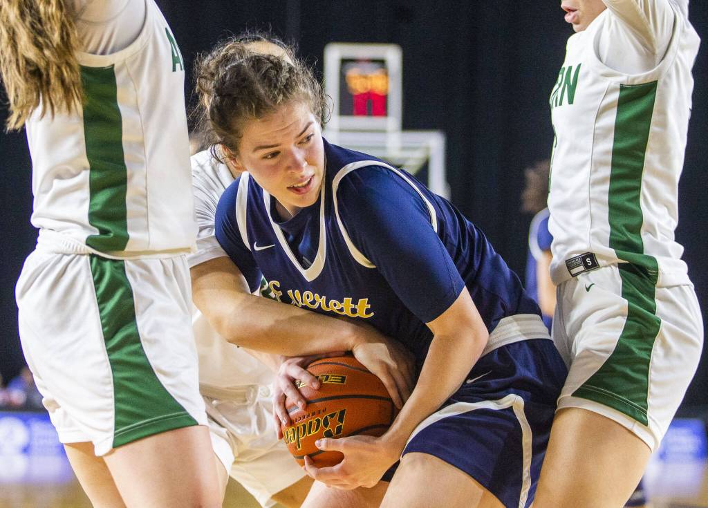 Everetts Lanie Thompson tries to keep the ball in her possession during the 3A girls state basketball game against Auburn on Wednesday, Feb. 28, 2024 in Tacoma, Washington. (Olivia Vanni / The Herald)