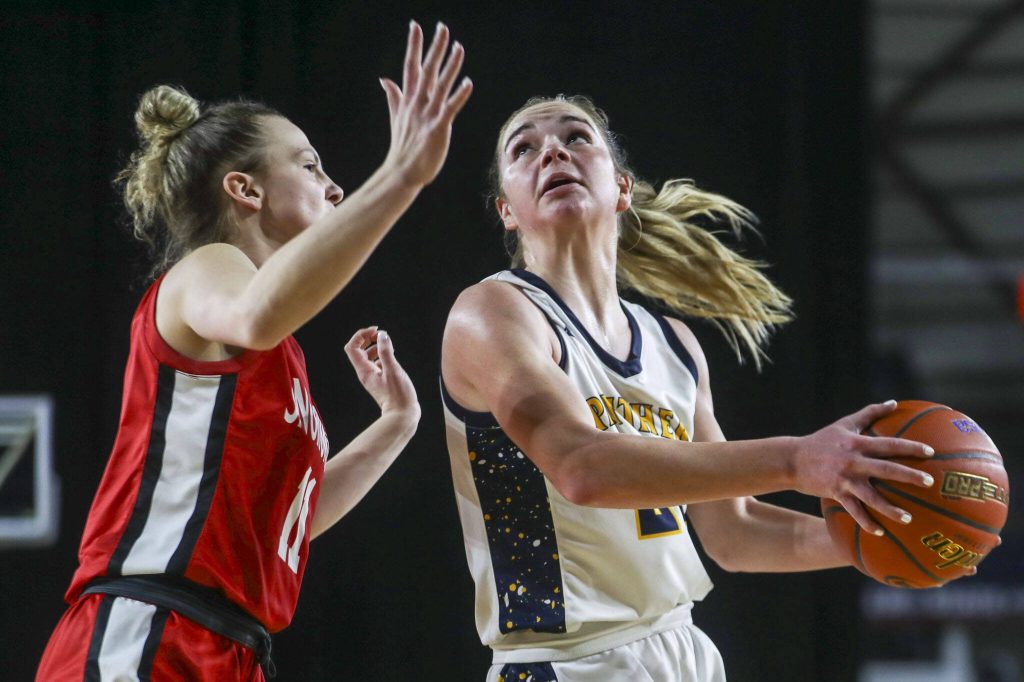 Meads Teryn Gardner (24) shoots the ball during a 3A semifinal game between Snohomish and Mead at the Tacoma Dome on Friday, March 1, 2024 in Tacoma, Washington. Snohomiosh fell, 56-50. (Annie Barker / The Herald)