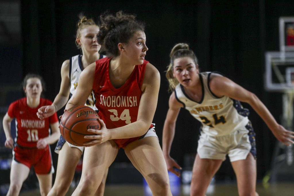 Snohomishs Tyler Gildersleeve-Stiles (34) moves with the ball during a 3A semifinal game between Snohomish and Mead at the Tacoma Dome on Friday, March 1, 2024 in Tacoma, Washington. Snohomiosh fell, 56-50. (Annie Barker / The Herald)