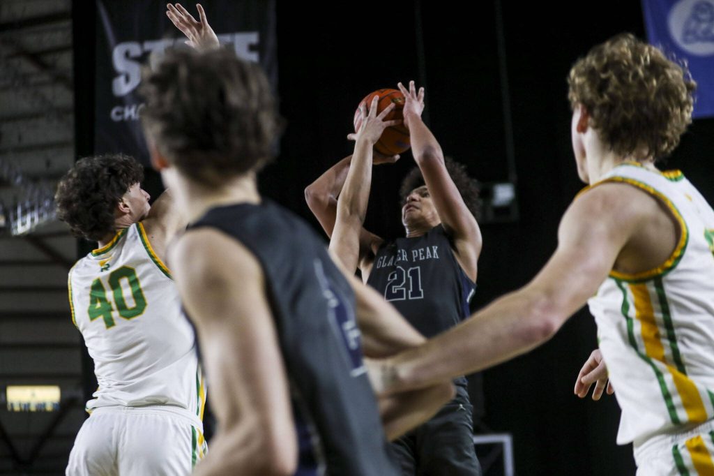Glacier Peaks Jayce Nelson (21) shoots the ball during a 4A semifinal game between Glacier Peak and Richland at the Tacoma Dome on Friday, March 1, 2024 in Tacoma, Washington. Glacier Peak fell, 70-59. (Annie Barker / The Herald)