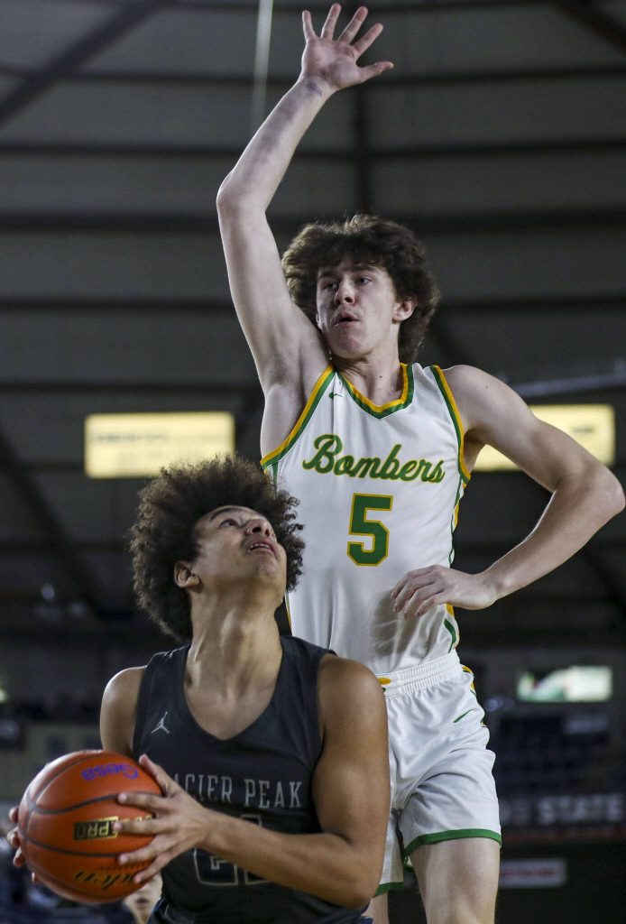 Glacier Peaks Jayce Nelson (21) shoots the ball during a 4A semifinal game between Glacier Peak and Richland at the Tacoma Dome on Friday, March 1, 2024 in Tacoma, Washington. Glacier Peak fell, 70-59. (Annie Barker / The Herald)
