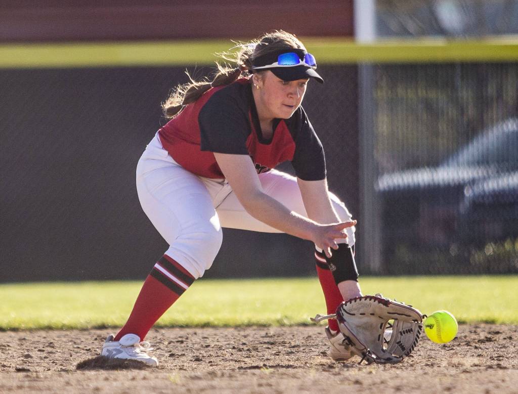 Snohomishs Camryn Sage fields the ball during the game against Glacier Peak on Friday, March 15, 2024 in Snohomish, Washington. (Olivia Vanni / The Herald)