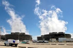 FILE - In this April 8, 2003, file photo, steam rises from the Columbia Generating Station, Washington state's only nuclear power plant, near Richland, Wash. The nuclear power plant in southeastern Washington state closed unexpectedly. The Tri-City Herald reports that the Columbia Generating Station's systems detected a problem Friday May 18, 2018, having to do with electrical distribution and automatically shut the plant down. Authorities said there is no risk to the public. (AP Photo/Jackie Johnston, File)