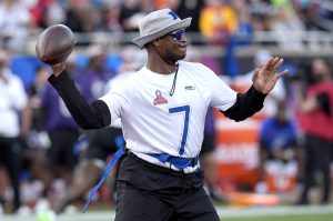 Seattle Seahawks quarterback Geno Smith may have been a Pro Bowler, but should Seattle consider prioritizing a quarterback in the NFL draft? (AP Photo/Chris OMeara)