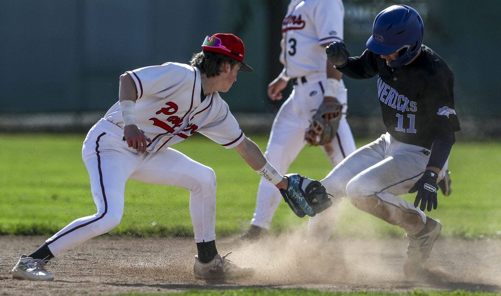 Meadowdales Nolan Webster (11) races for second during a District 1 3A baseball game between Meadowdale and Snohomish at Snohomish High School on Monday, April 30, 2024 in Snohomish, Washington. Snohomish won, 3-1. (Annie Barker / The Herald)